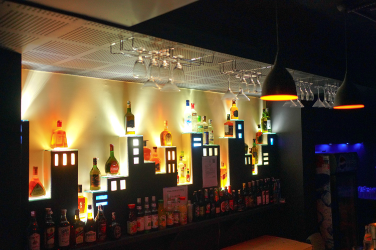 BLACK MUSIC BAR