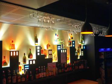 BLACK MUSIC BAR